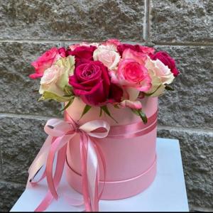 Cemrenin Düşüşü Kutuda 15 Adet Renkli Gül nin resmi