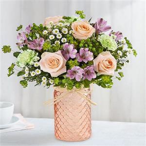 En Tatlı Şarkı Aranjmanı Somon Gül, Karanfil ve Kır Çiçekleri Aranjmanı nin resmi