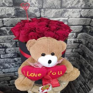 Seni Seviyorum Kutuda Kırmızı Gül ve Ayıcık nin resmi