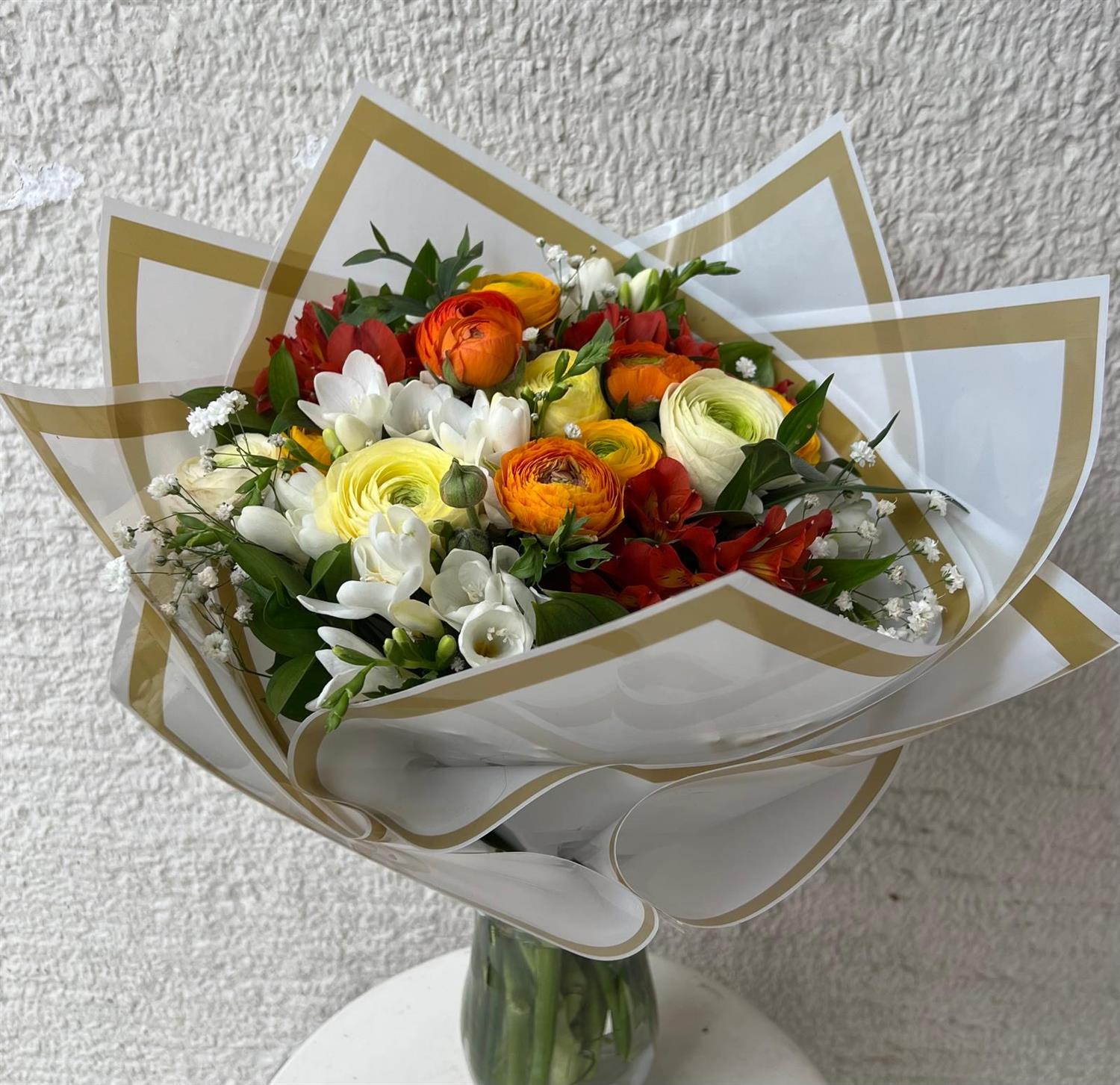 Renkli Erengül ve Frezya Buketi