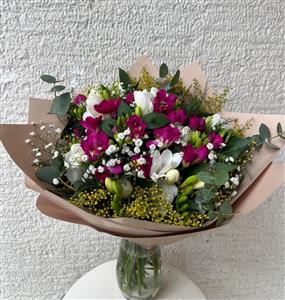 Fuşya ve Beyaz Frezya Buketi