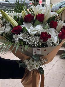 güllü lilyum buketi