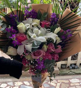 renkli güllü lilyum buketi