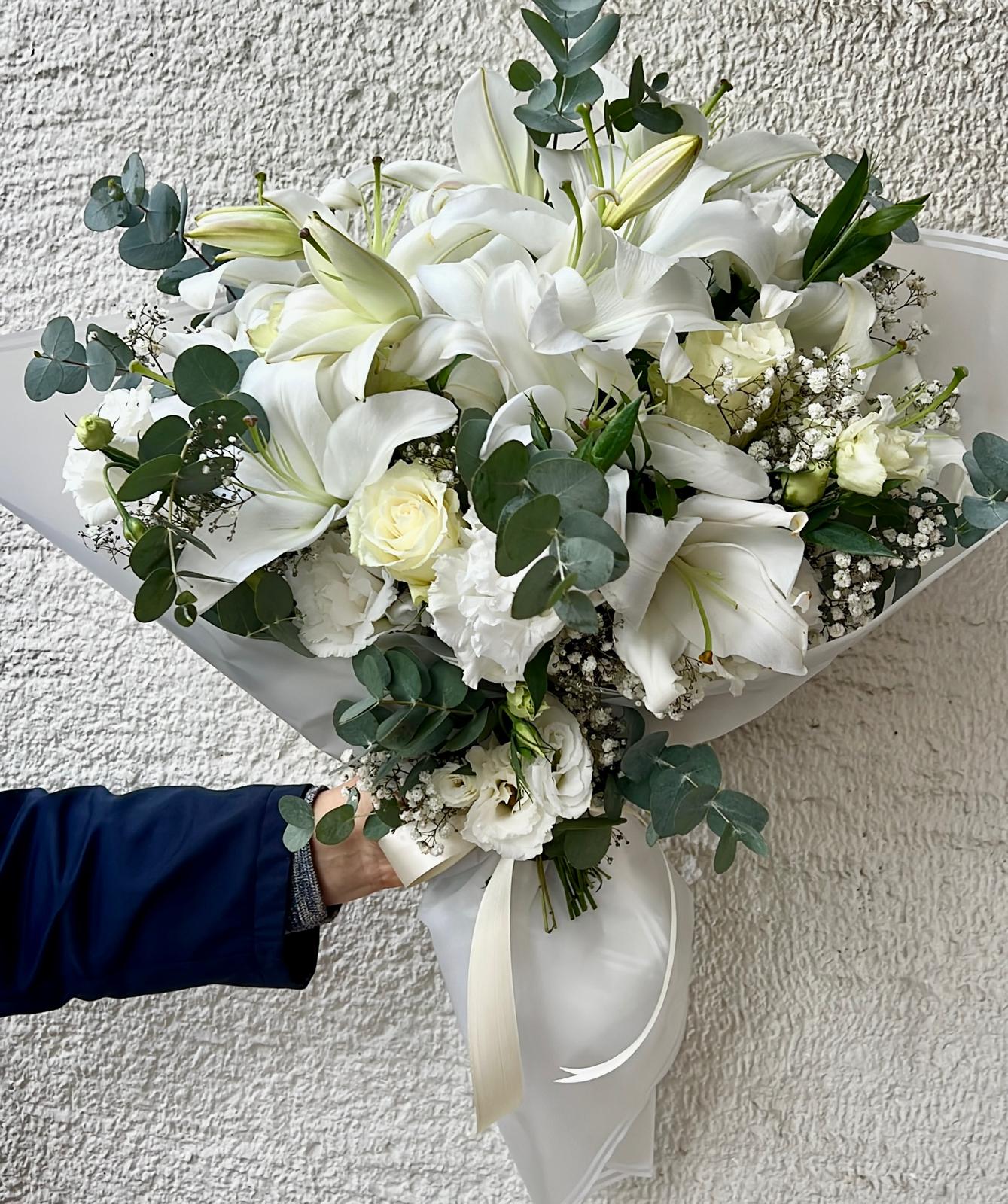 güllü lilyum buketi