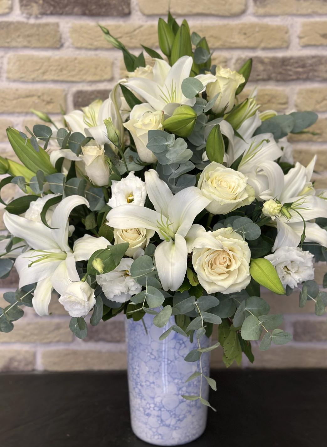 lisyantuslu güllü lilyumlu aranjman