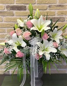 pembe güllü lilyum aranjmanı